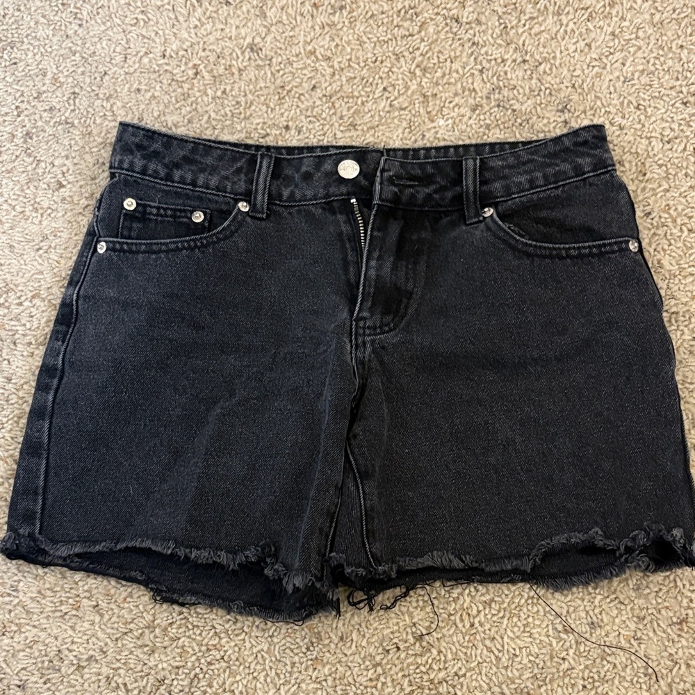 Edikted Black Frayed Hem Denim Shorts